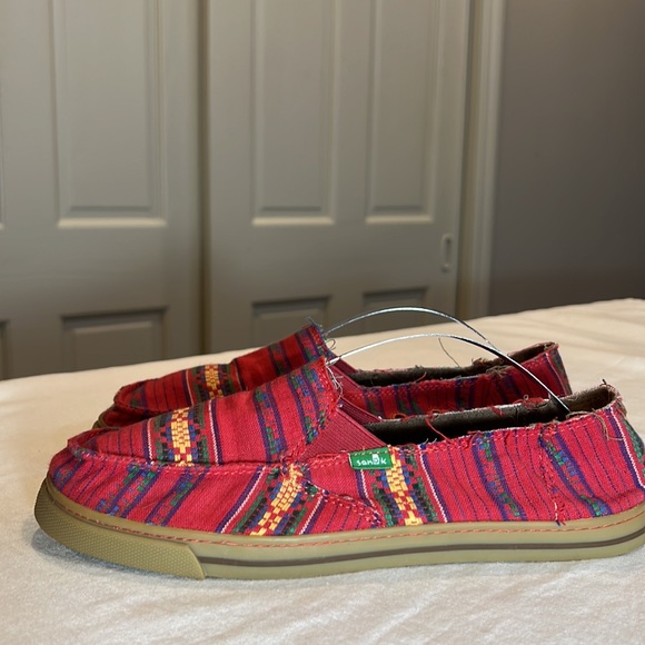 Sanuk Southwestern design canvas rubber sole beach shoes - Picture 4 of 8